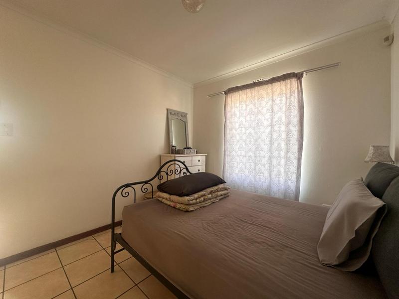 2 Bedroom Property for Sale in Oakglen Western Cape
